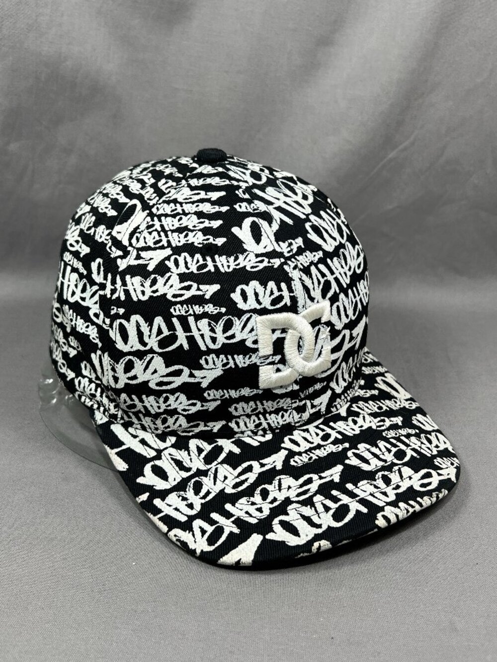 DC Shoes Flexfit S/M Hat Cap Black All Over Print Skater Outdoor Streetwear Mens